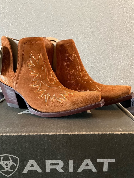 Ariat Shoes - Ariat Dixon Western Ankle Boots in Penny Suede